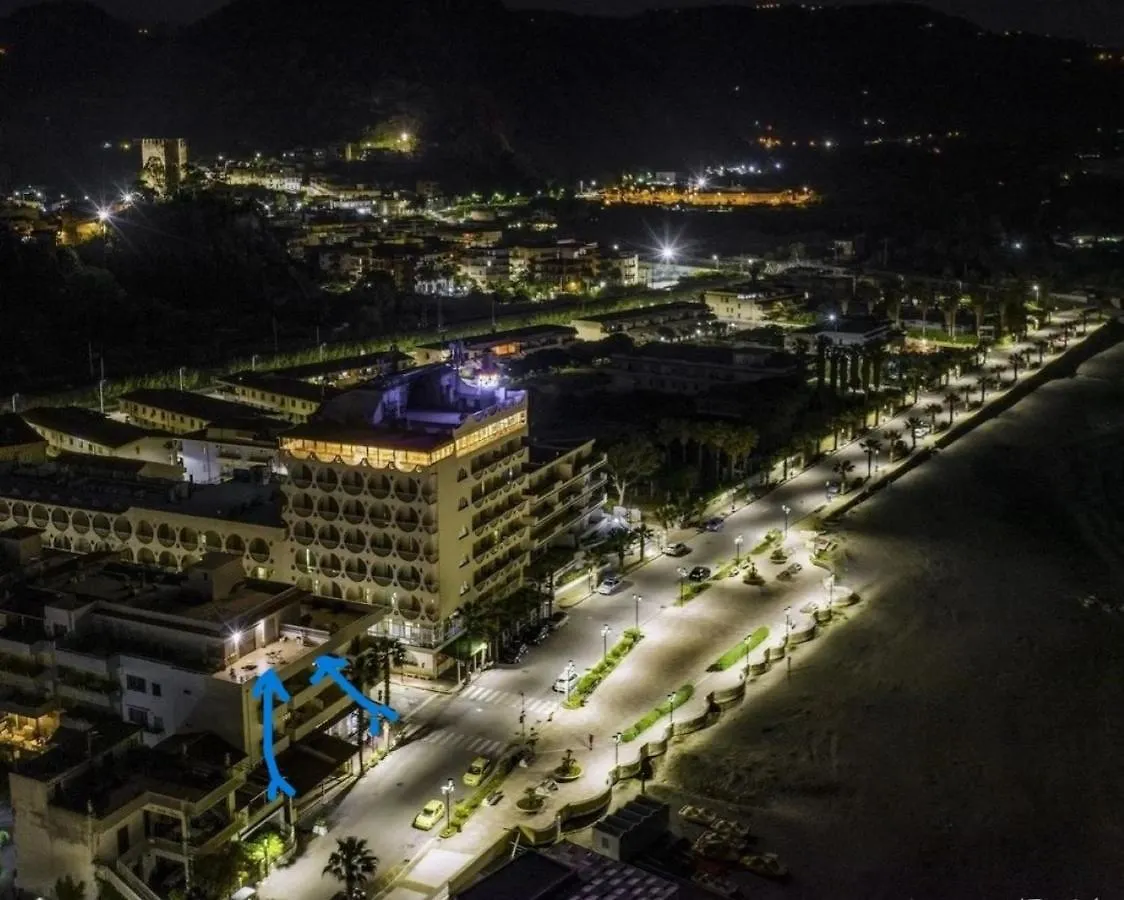 Villa Attico Sul Mare Brolo Hébergement de vacances