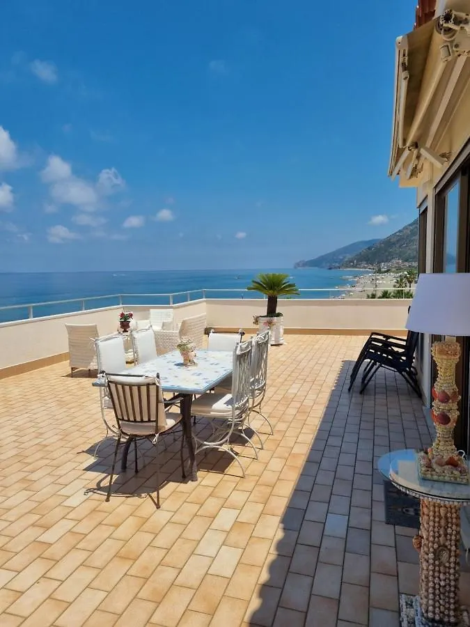 Вилла Attico Sul Mare Броло