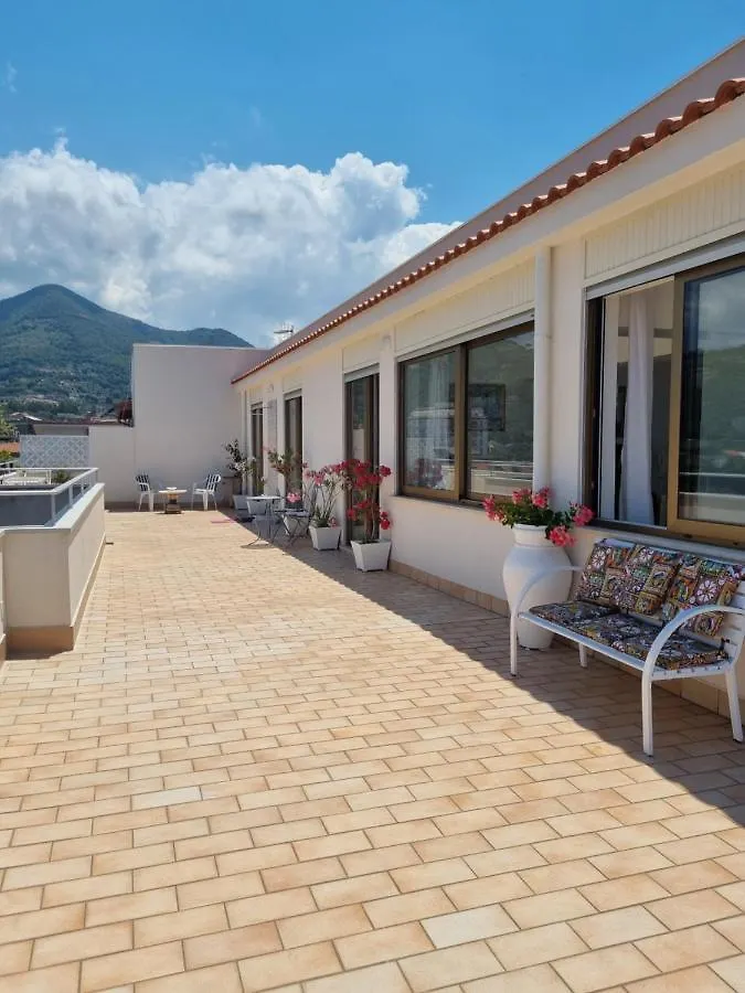 Villa Attico Sul Mare Brolo Italie