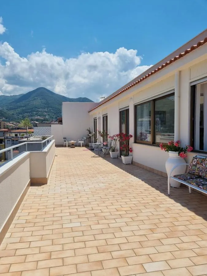 Villa Attico Sul Mare Brolo 0*,  Italie