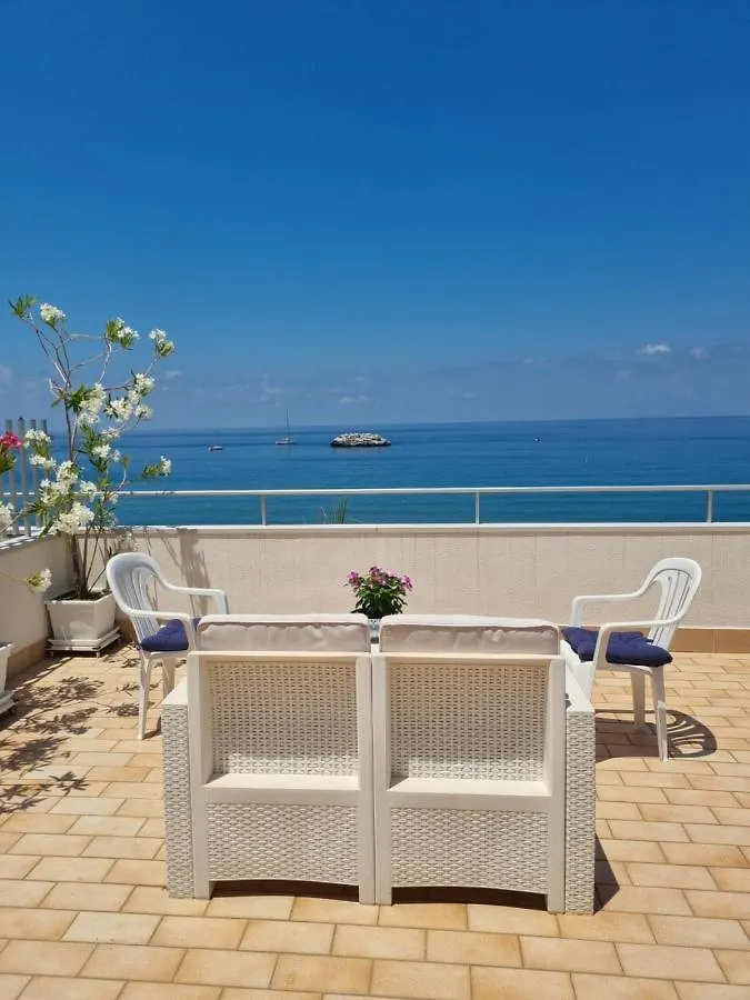 Villa Attico Sul Mare Brolo