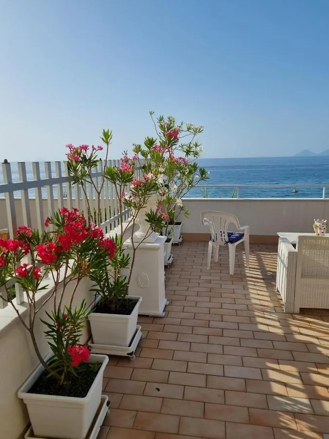 Вилла Attico Sul Mare Броло Италия