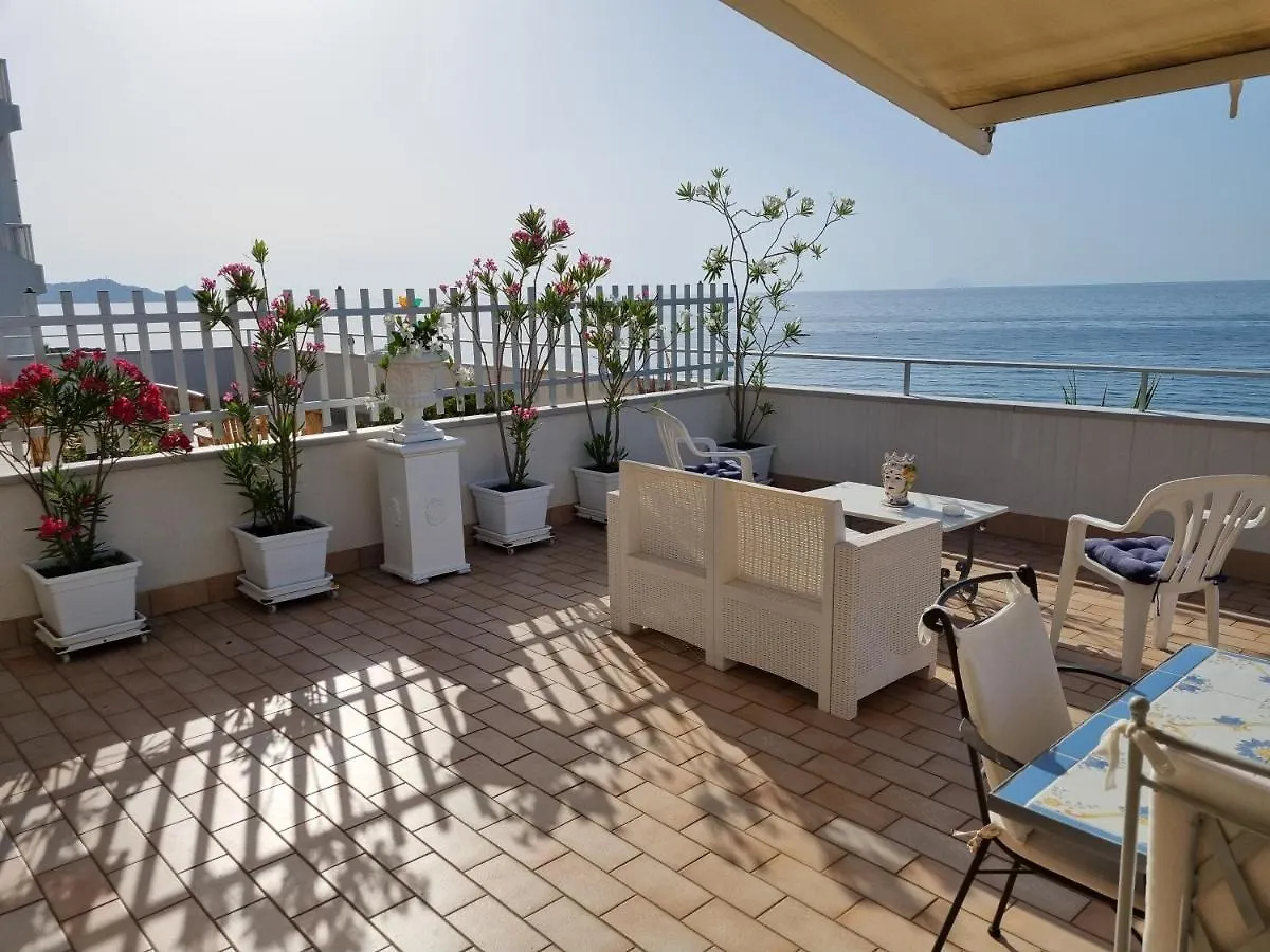 Villa Attico Sul Mare Brolo