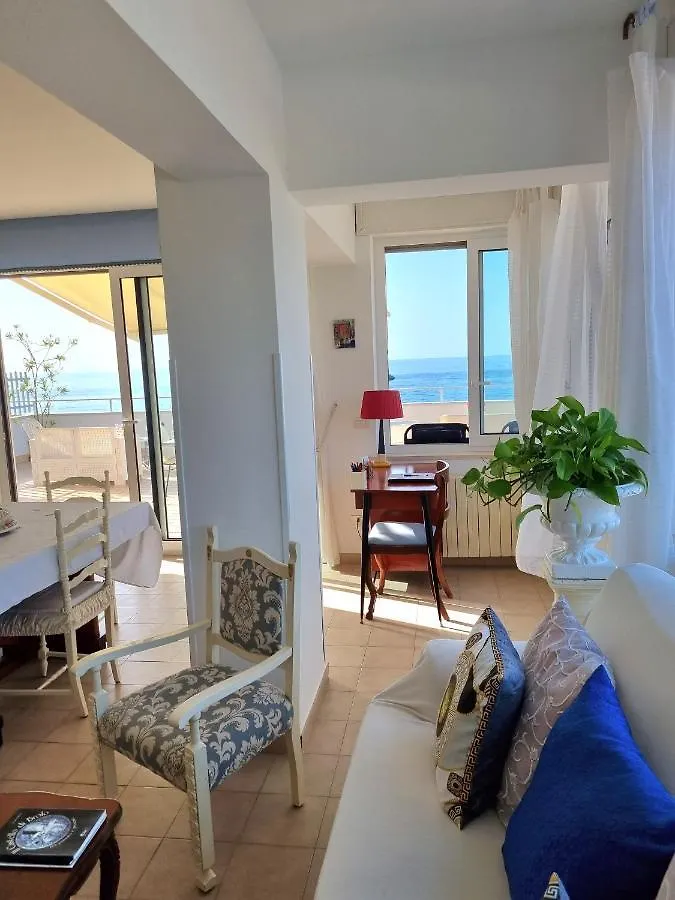 Hébergement de vacances Villa Attico Sul Mare Brolo