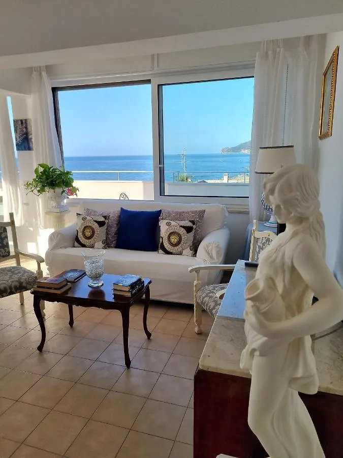 Дом отдыха Вилла Attico Sul Mare Броло Италия
