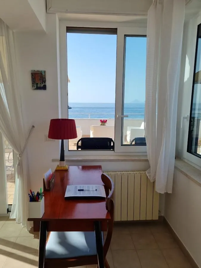 Villa Attico Sul Mare Brolo Hébergement de vacances