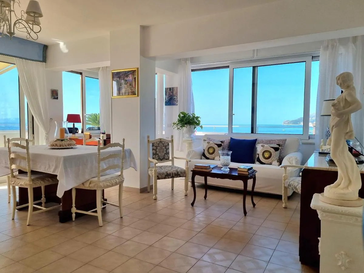 Вилла Attico Sul Mare Броло Италия