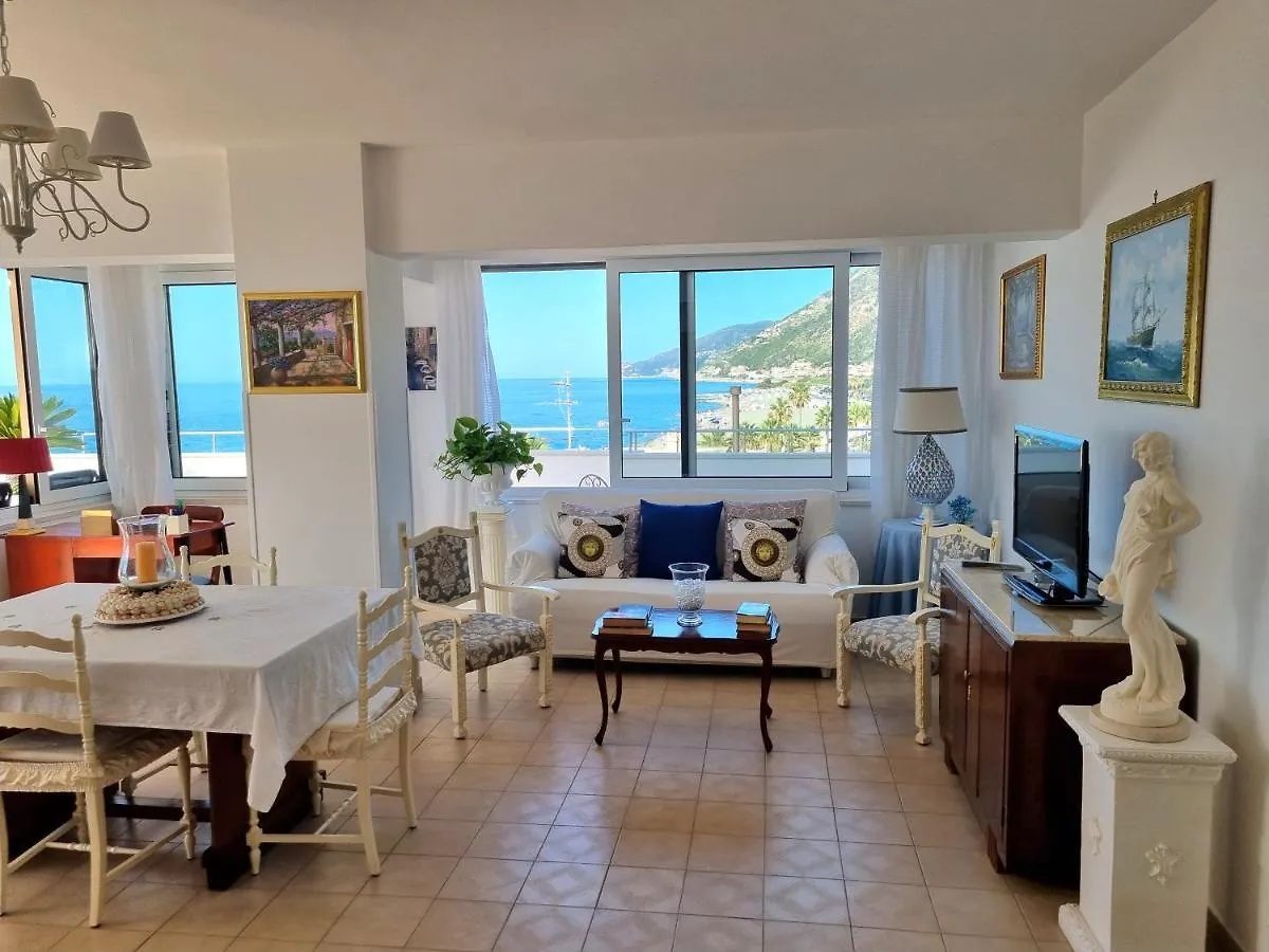 Villa Attico Sul Mare Brolo 0*,  Italie