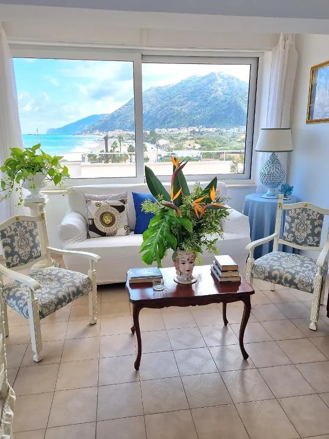 Villa Attico Sul Mare Brolo Hébergement de vacances