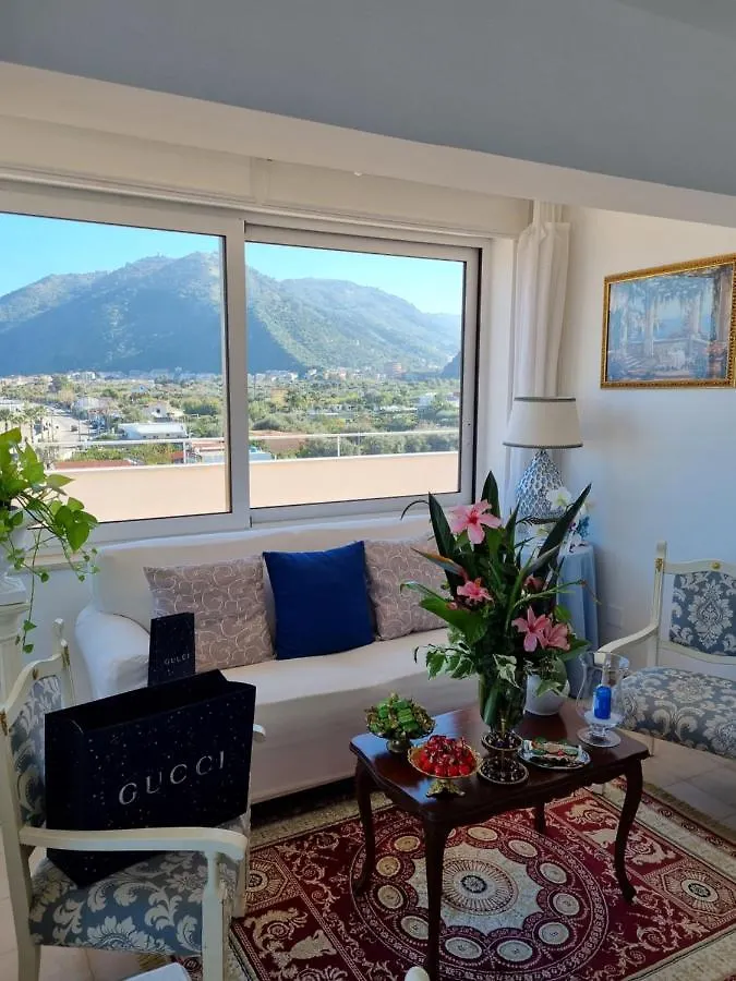 Villa Attico Sul Mare Brolo Hébergement de vacances
